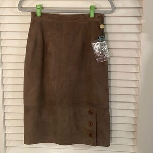 Vintage Gucci Mocha Suede NWT 3 Button Bottom Lined Soft Suede MIDI Skirt